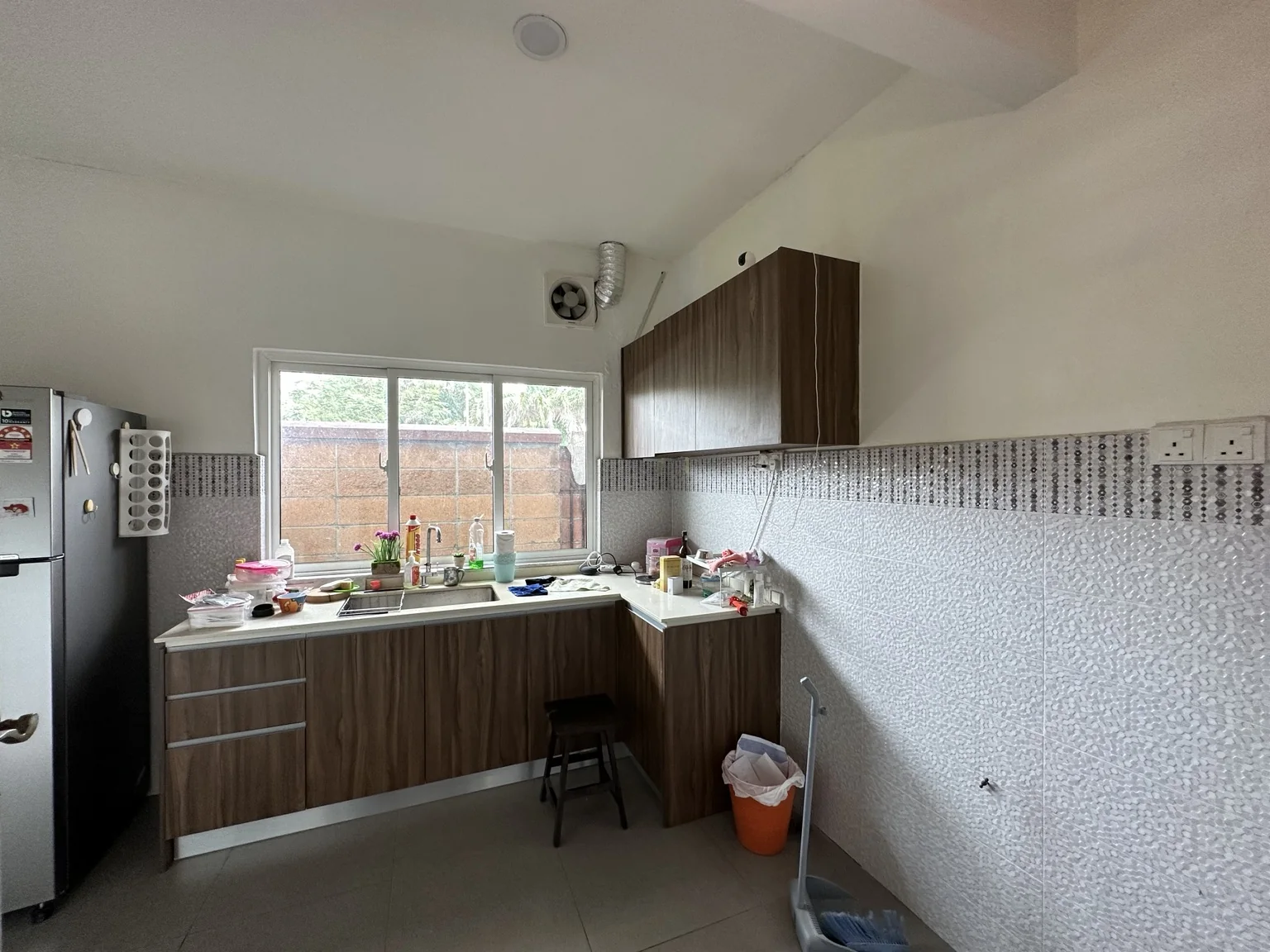 Fitted rear kitchen cabinetry and window