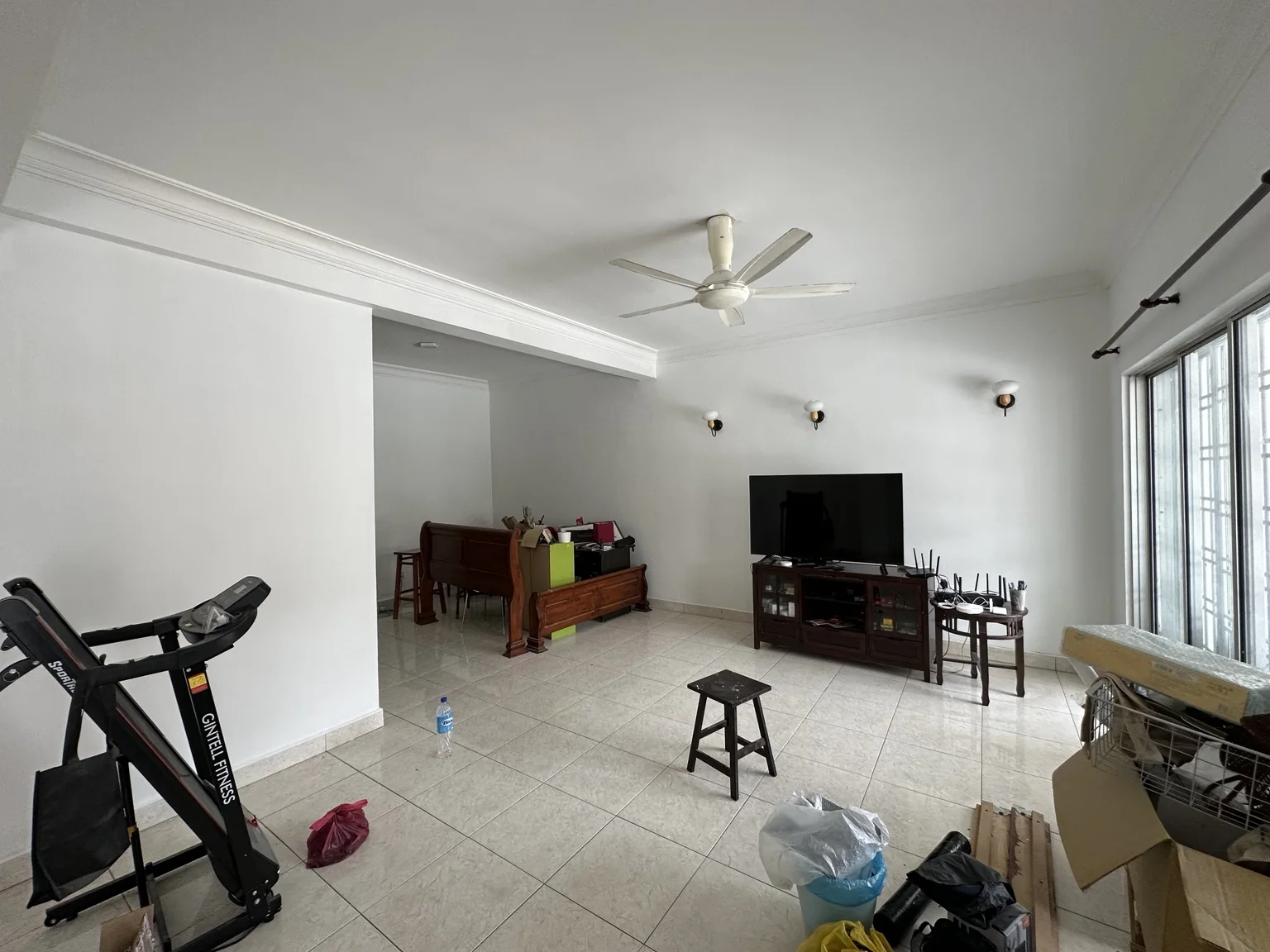 Broad current living and dining area