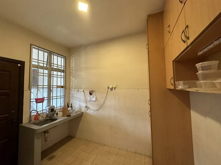 Additional sink and storage area