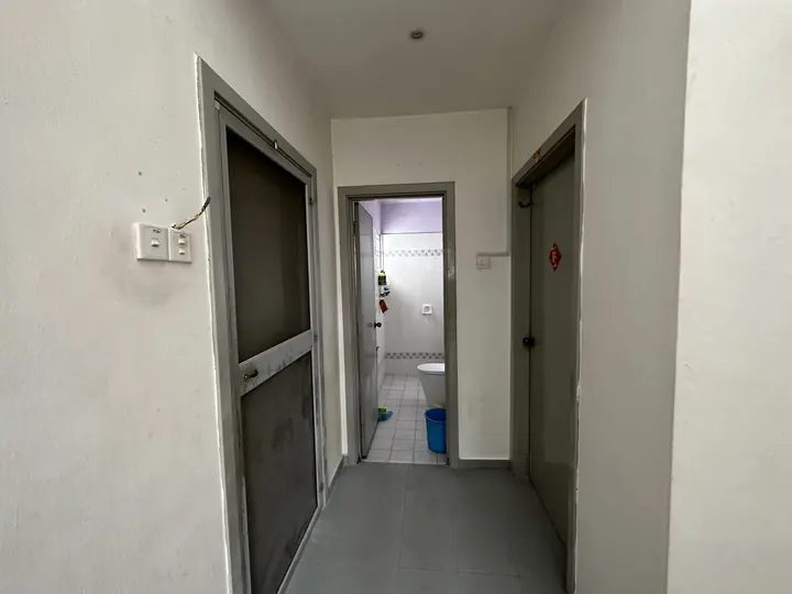 Upstairs bedroom and bathroom corridor