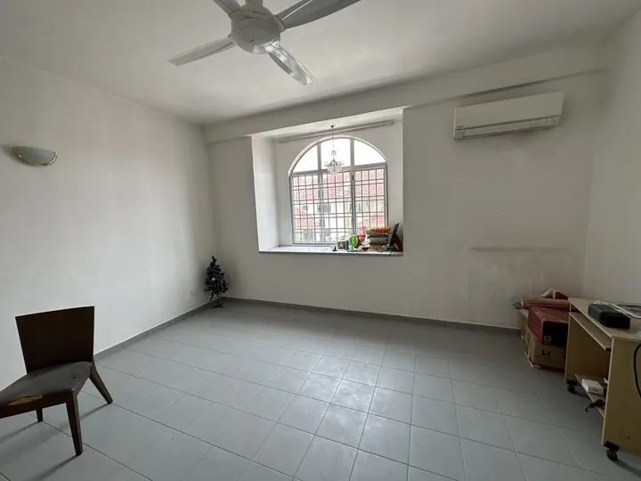 Upstairs room with arched window